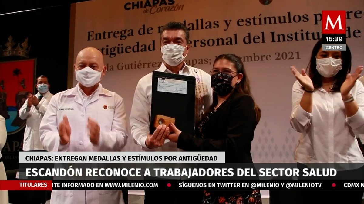 Gobernador de Chiapas entrega reconocimientos a trabajadores del Sector Salud