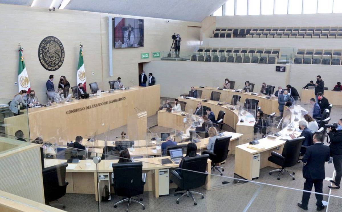 El monto total de los aguinaldo entregados a diputados en Guanajuato asciende a  2 millones, 816 mil 806.71 pesos. | Especial.