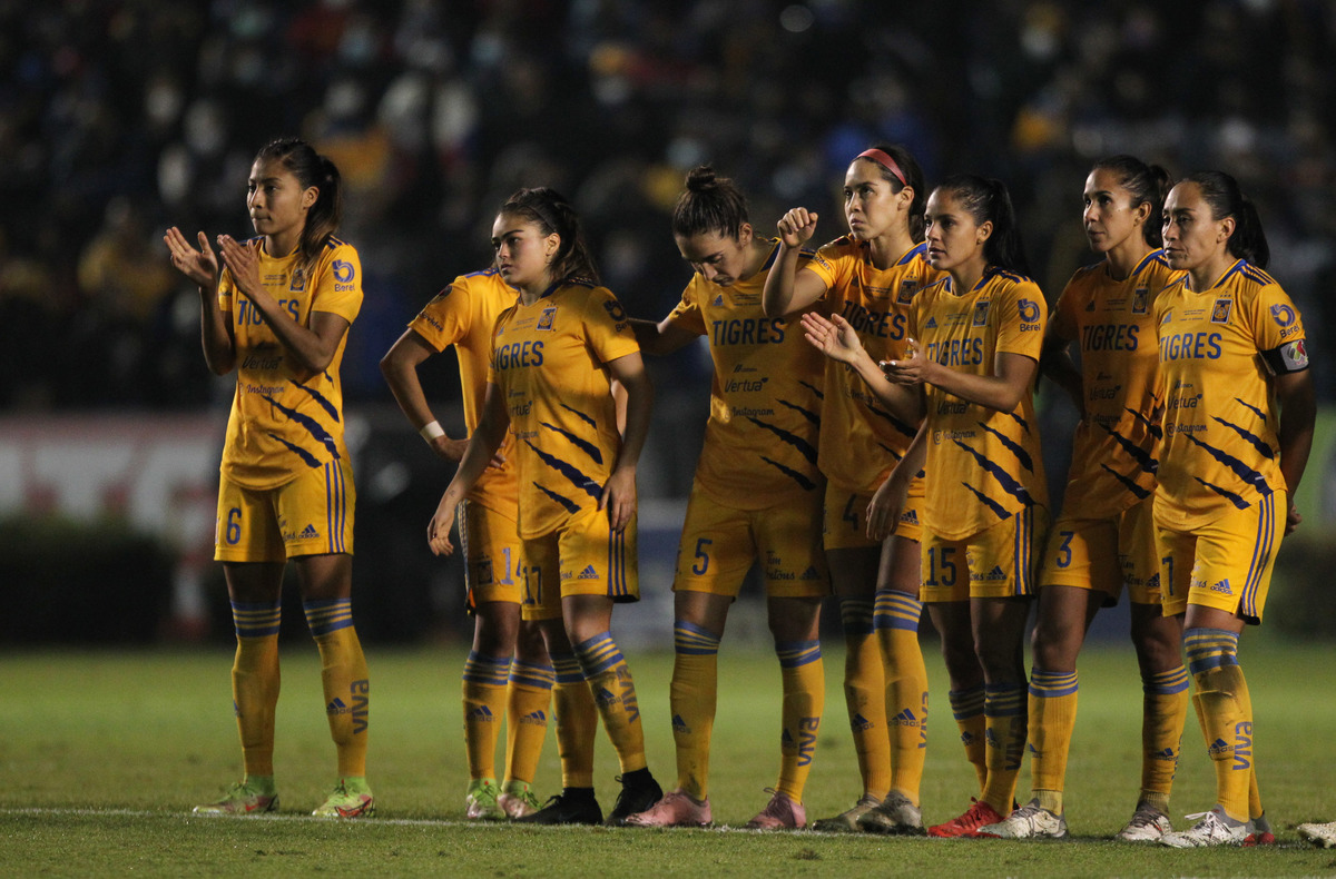 Tigres Femenil se disculpa por apagar luces del estadio entrevistas a Rayadas (Imago7)