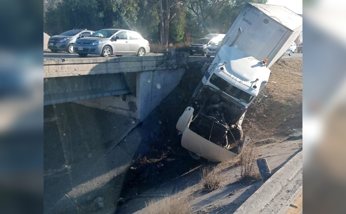 El accidente complicó la circulación por cerca de una hora.