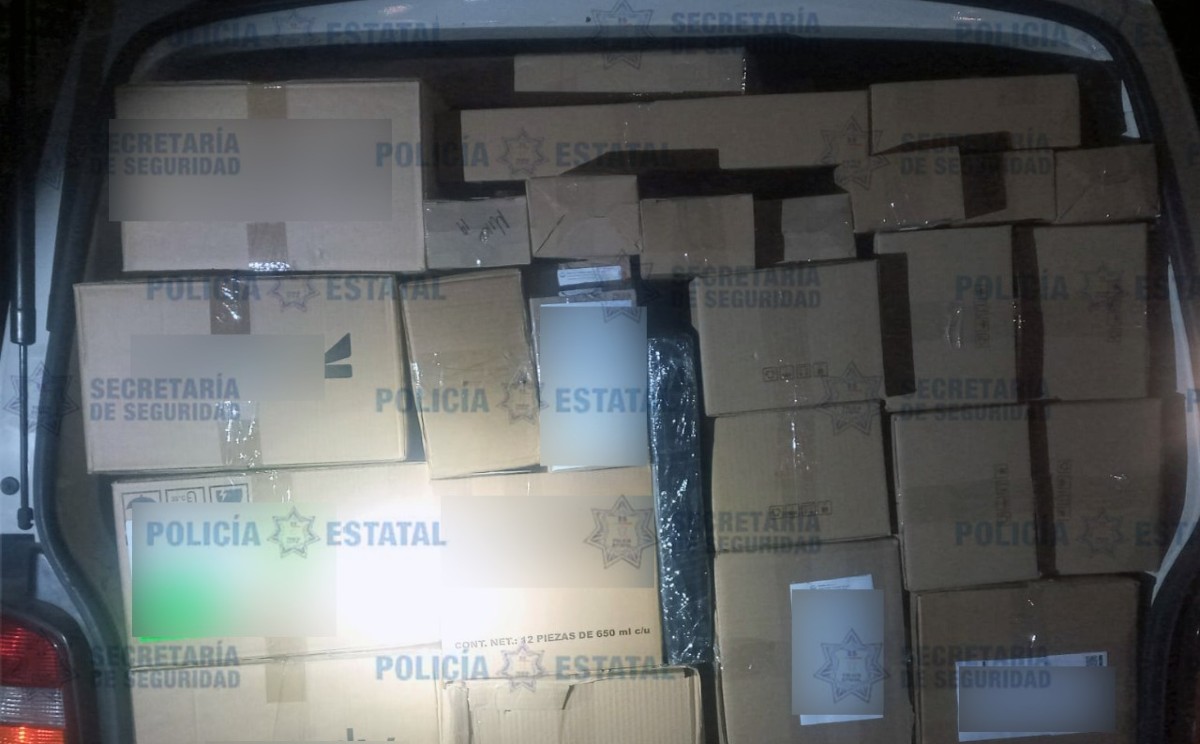 El vehículo y la mercancía fueron trasladados a la Fiscalía Especializada.