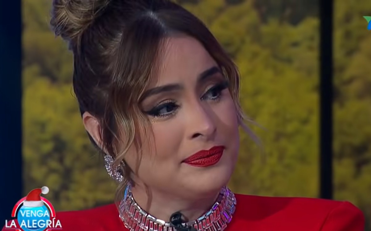 Cynthia Rodríguez llora al pedirle un bebé a Santa Claus (Captura).