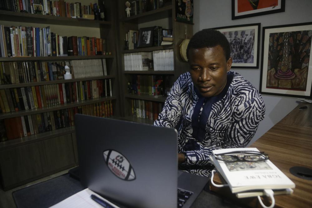 El investigador Kola Tubosun en Lagos, Nigeria. (AP)
