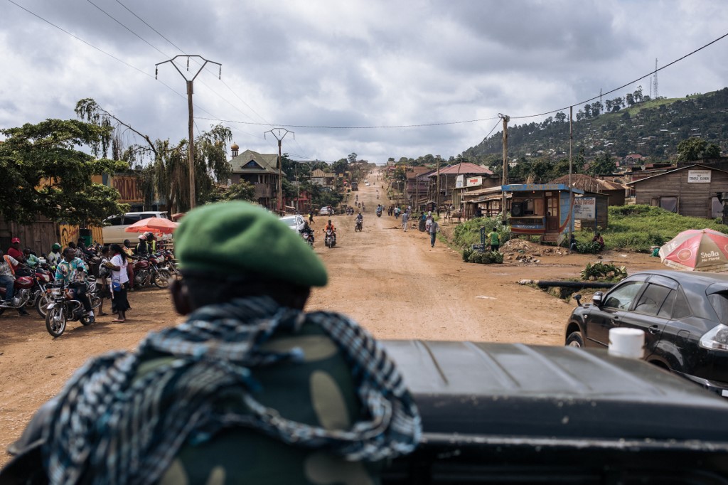 Los militares en el Congo resguardan zonas por motivos de la guerrilla contra el gobierno. (AFP)