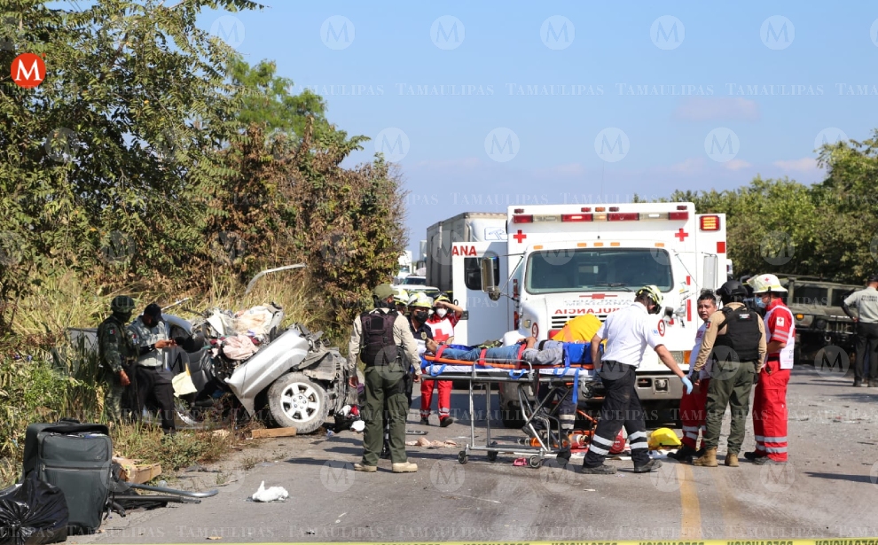 Mueren dos personas en choque entre autobús y particular carretera Tampico-Valles