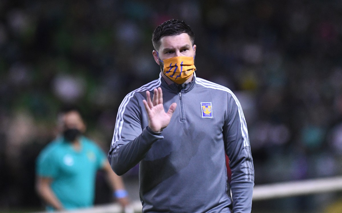 Gignac lució un abrigo de la marca Saint Laurent en Navidad (Imago7)