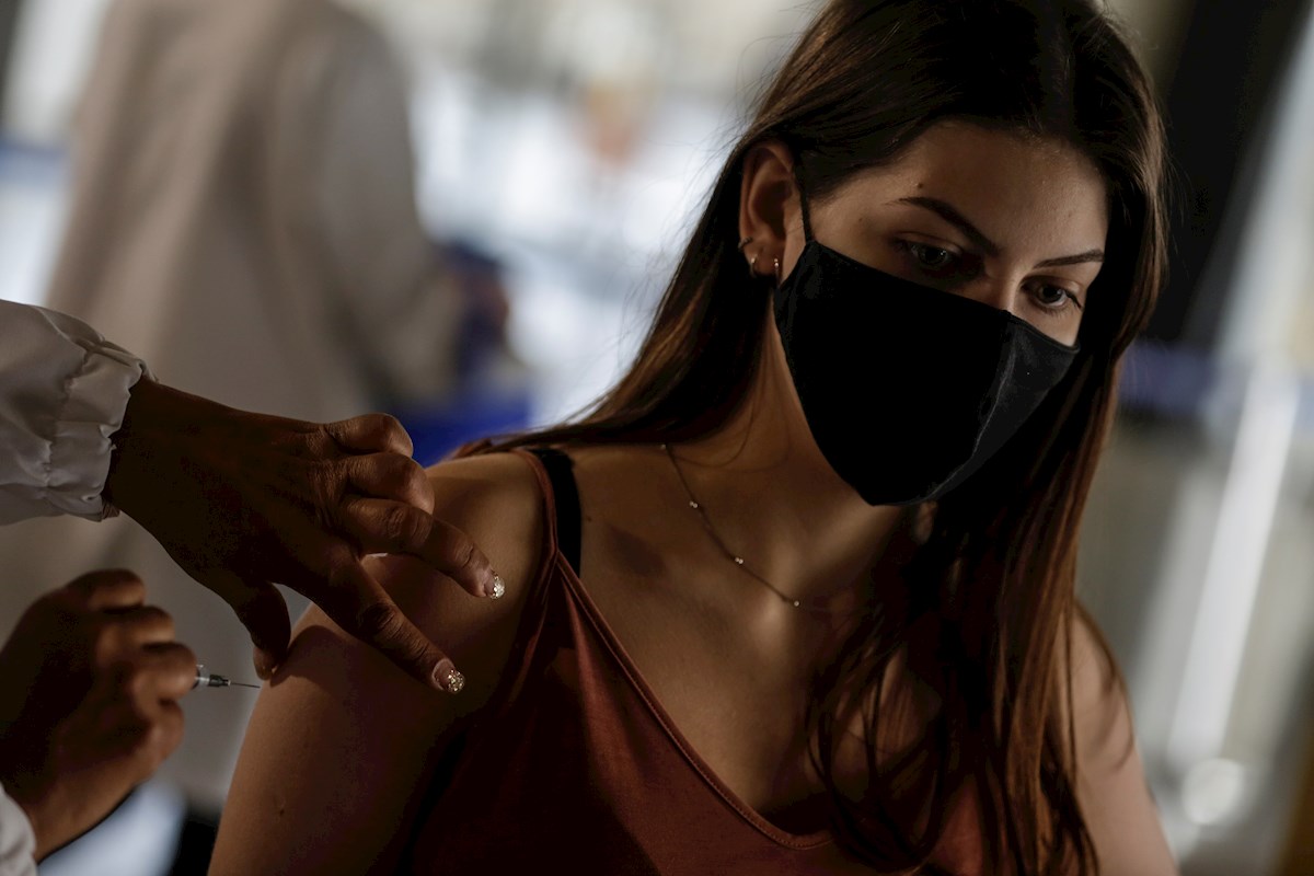 Muertes por covid-19 en Brasil. (EFE)
