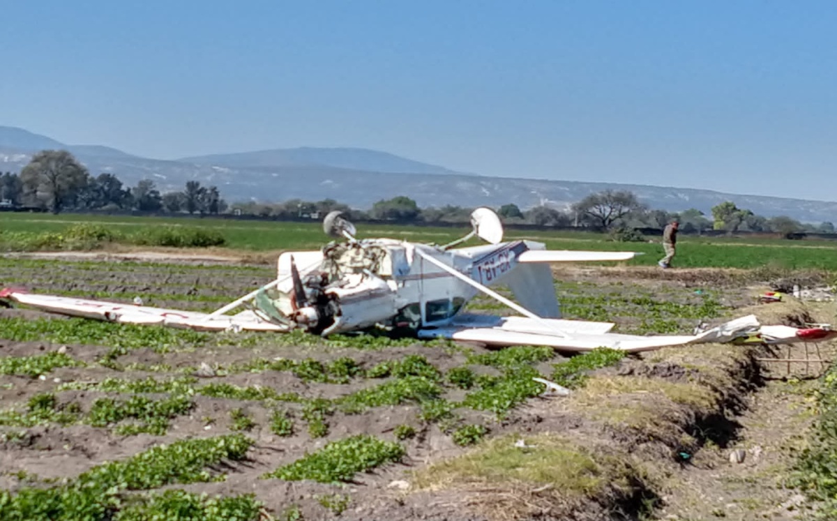 Avioneta aterriza de emergencia en Puebla | Especial