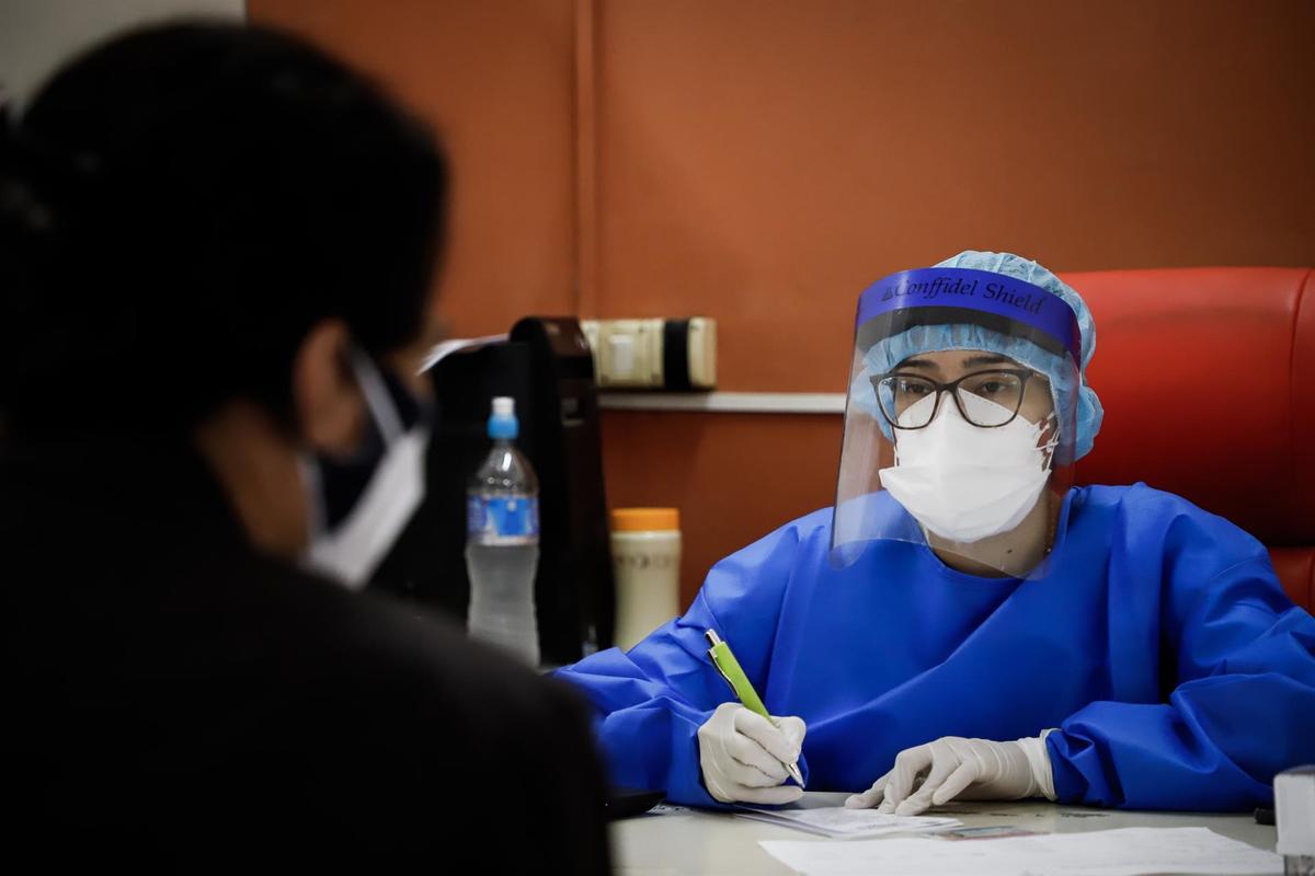 Paraguay reforzará su protocolo de ingreso al país tras detectar los casos de la variante ómicron. (EFE)