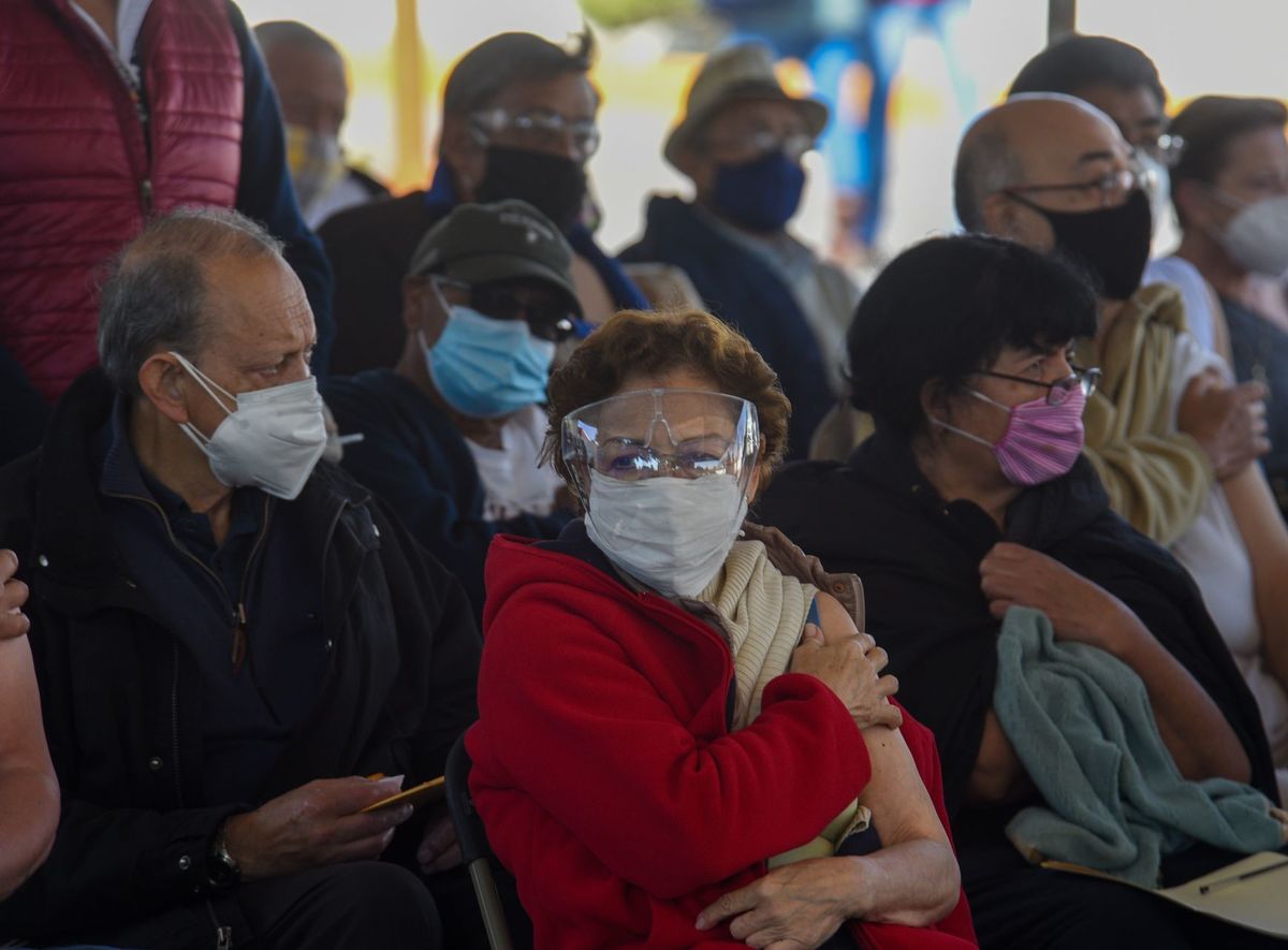 Las dosis de refuerzo por coronavirus se están aplicando en varias zonas. | Cuartoscuro