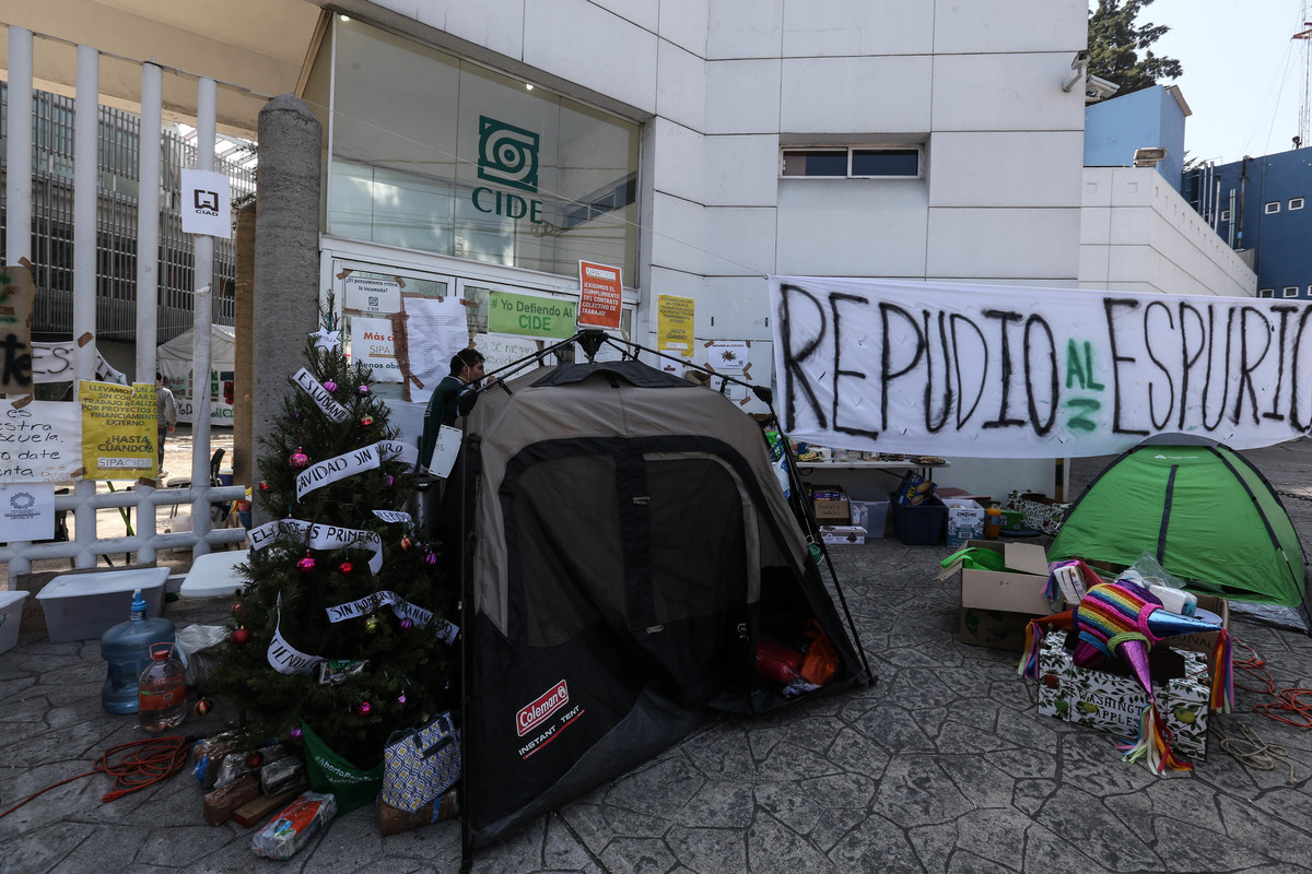 Los estudiantes mantienen la toma de instalaciones | Octavio Hoyos