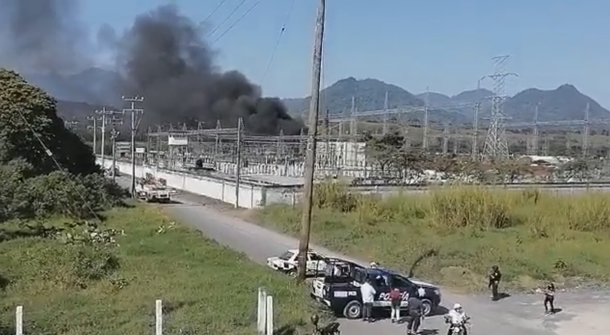 Autoridades acudieron al sitio para controlar el fuego | Especial