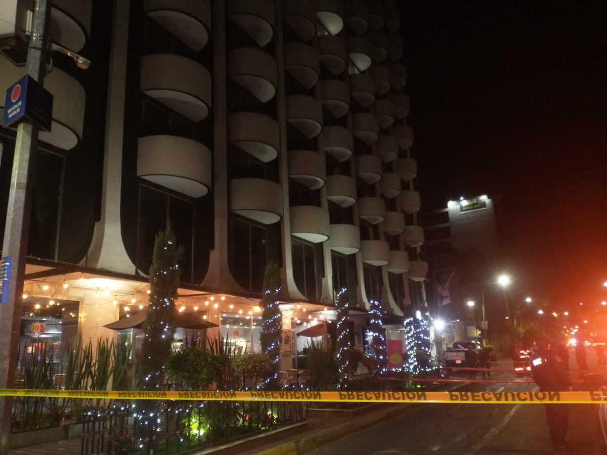 Un hombre fallece tras caerse desde el piso 15 del hotel Centaury Reforma