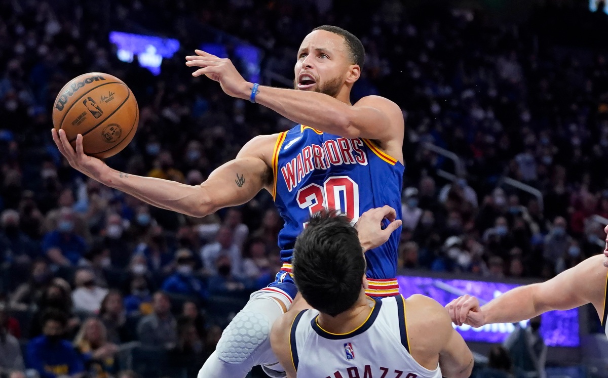 Stephen Curry, primer jugador de la NBA en llegar a los 3 mil triples (AP)