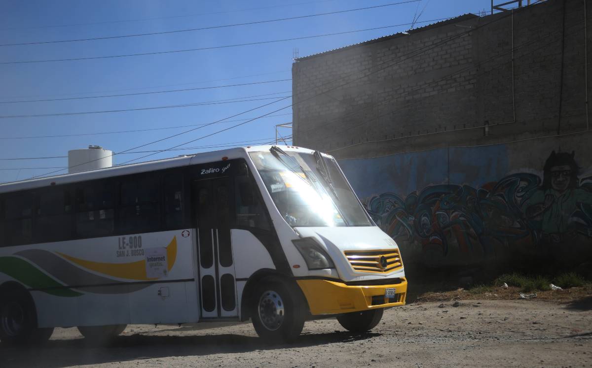 Usuarios del transporte público denuncian negligencia por parte de los operadores. | Dany Béjar.