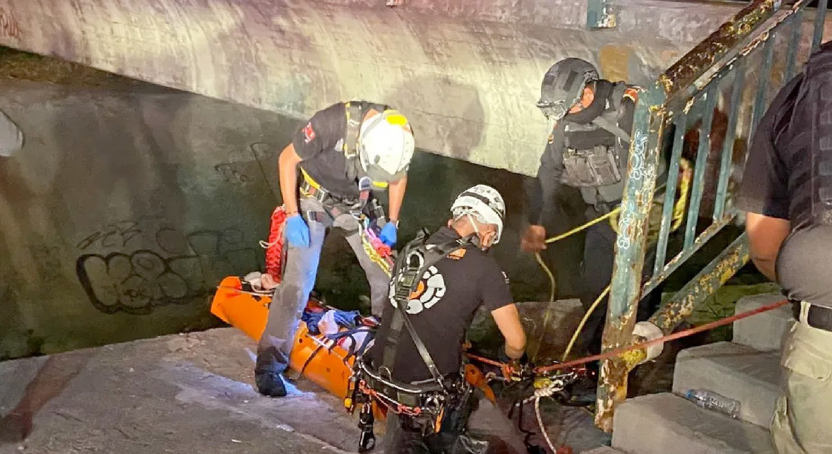 Cae joven al arroyo Topo Chico, en Monterrey. Foto: Especial