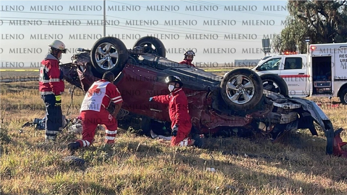 El conductor no se percató del accidente y por circular a gran velocidad, derrapó y perdió el control de la unidad.