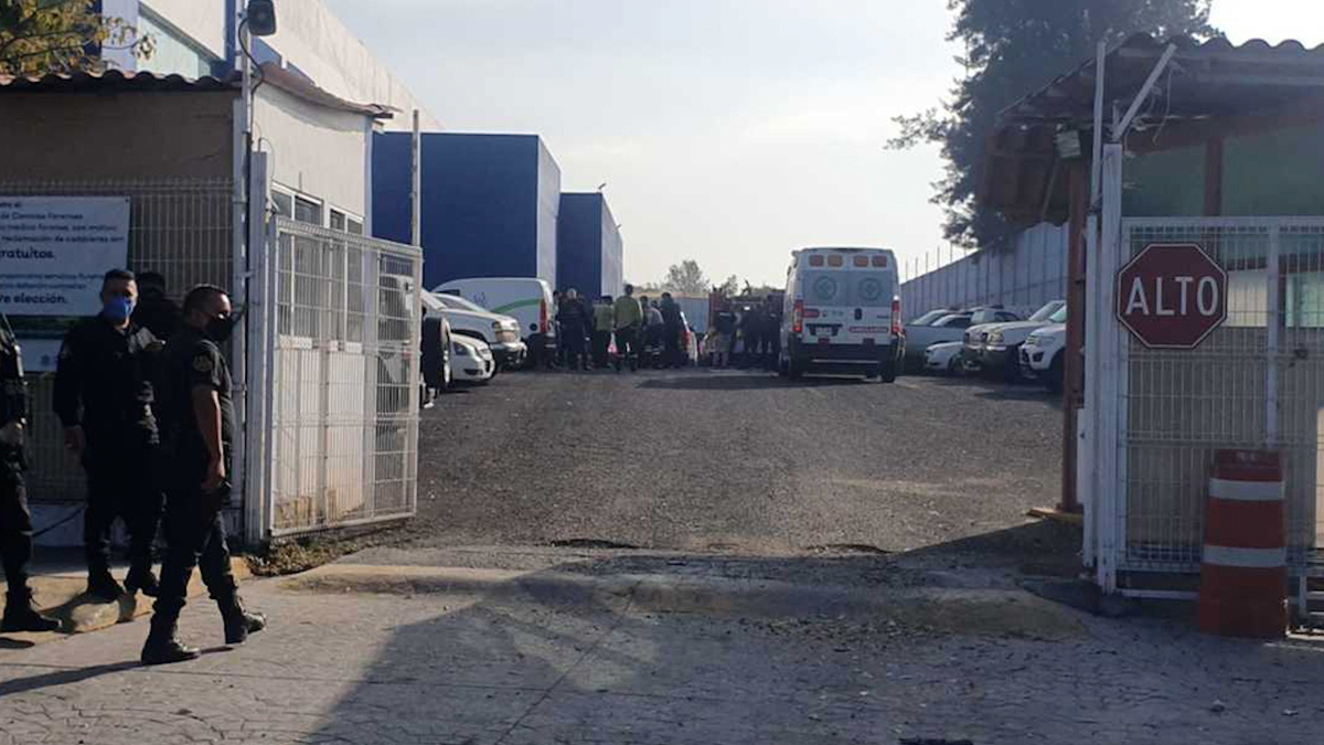 Explosión en laboratorio deja dos lesionados