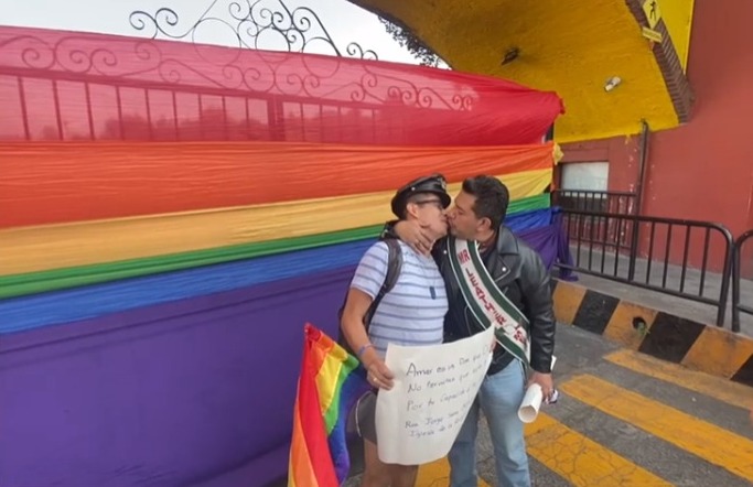 La pareja fue discriminada en el parque de diversiones | César García