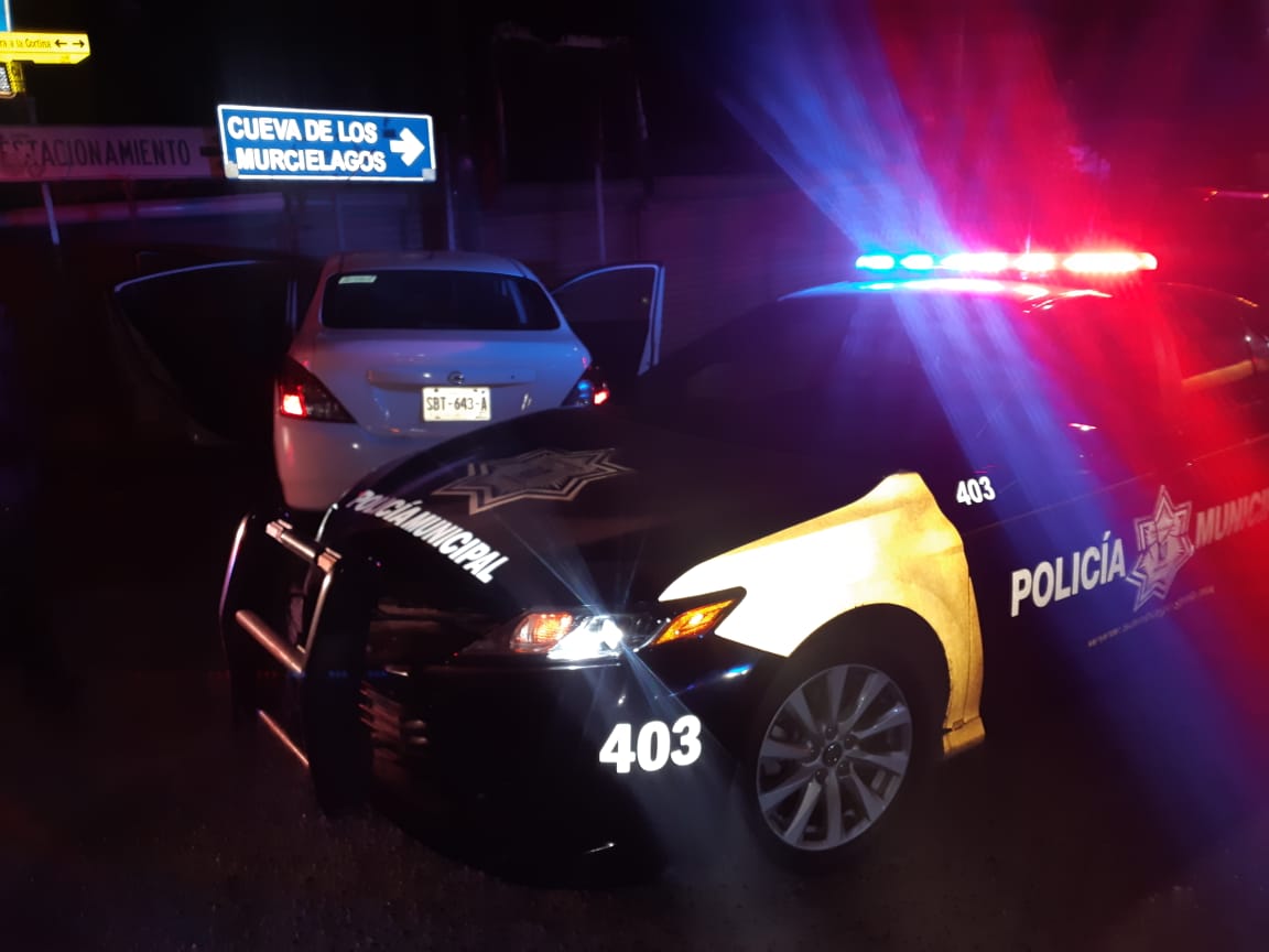 Policía libera a un hombre secuestrado en Santiago, Nuevo León. Foto: Especial.