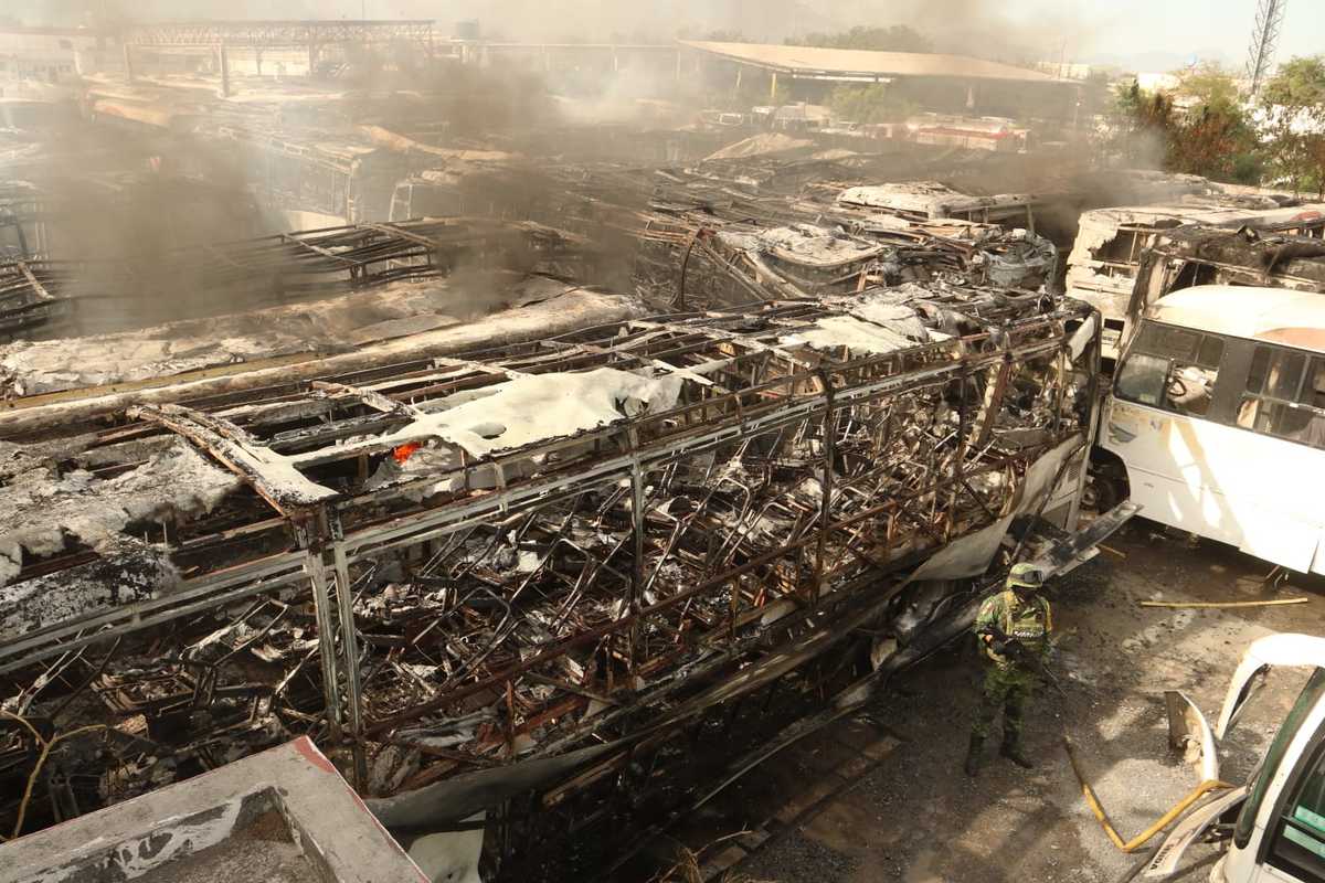 Reportan incendio en pensión de autobuses en Escobedo, NL