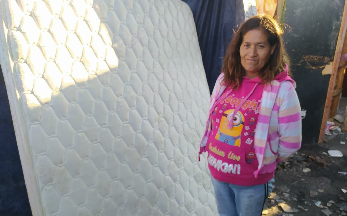 La señora Adriana y su familia agradecieron el detalle / Axel Rivas