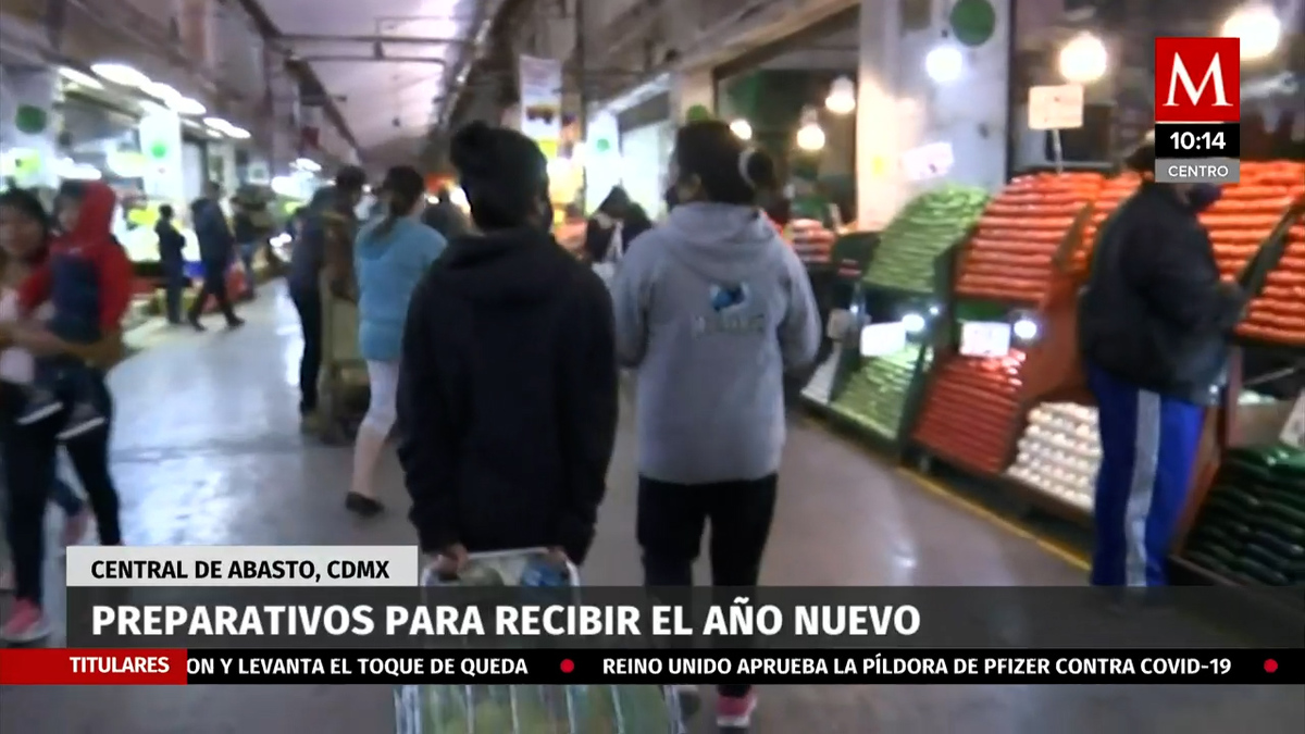 Habitantes de la CdMx acuden se alistan para recibir el año nuevo