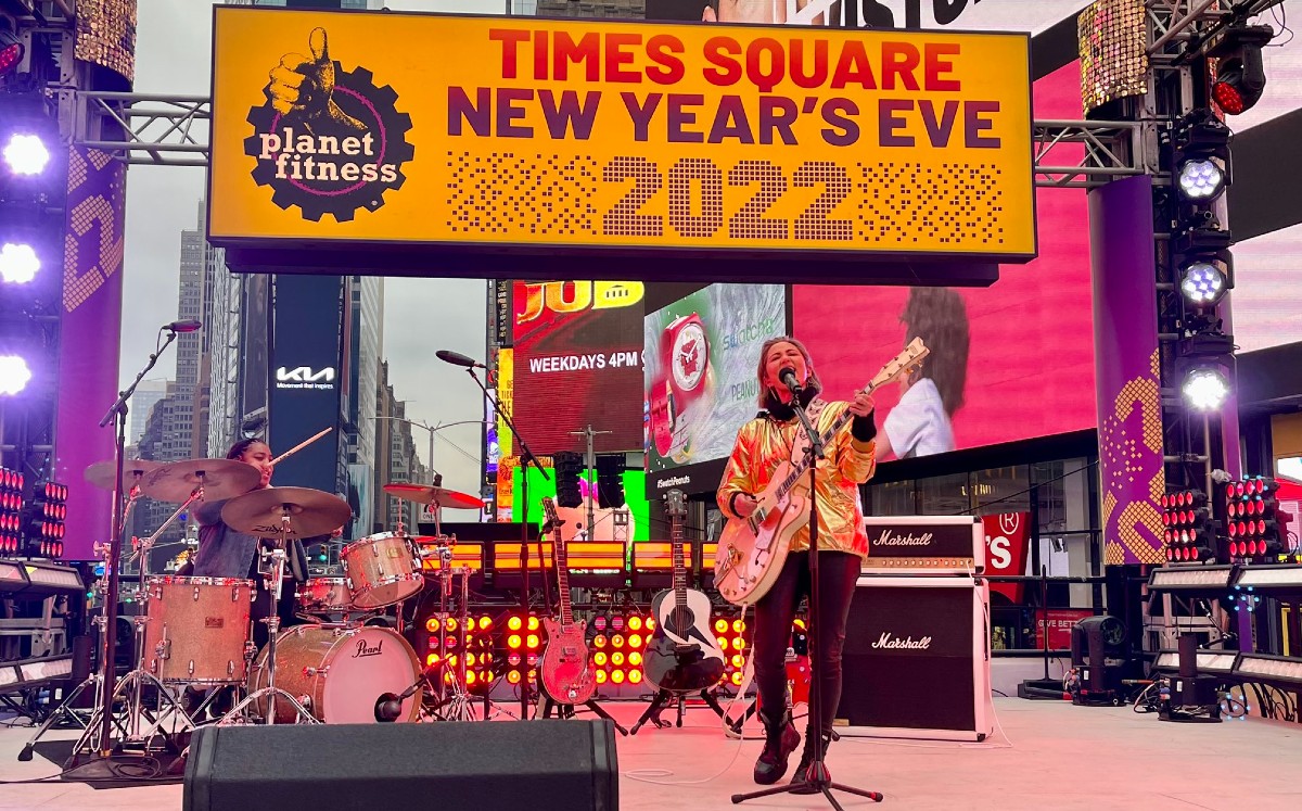 KT Tunstall en un ensayo para su presentación en el Time Square. | Twitter