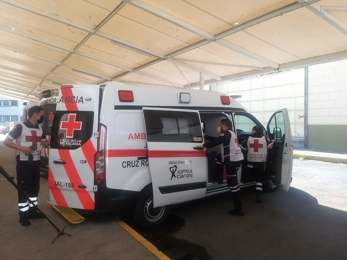 Paramédicos de la Cruz Roja listos para atender emergencias en la noche vieja. (Josefina Ruíz)