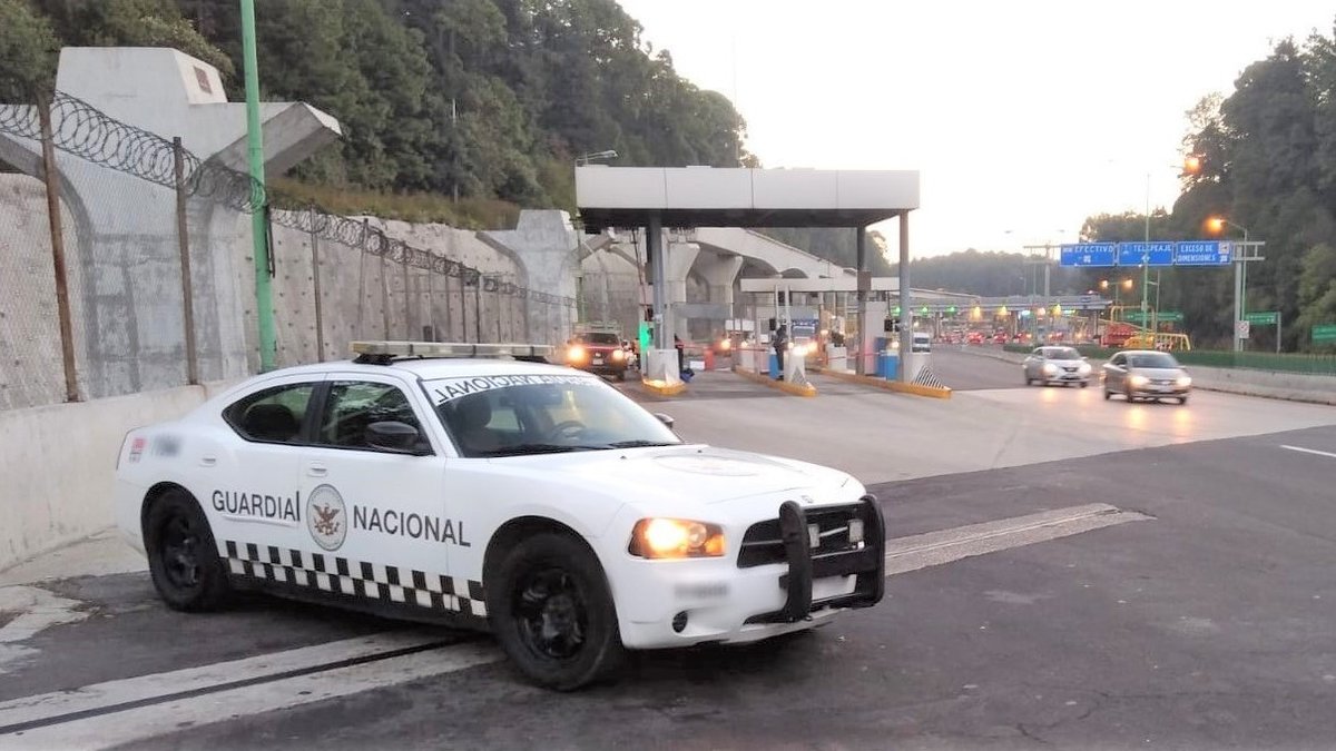 Vehículos avanzan por autopistas previo a Año Nuevo 2022. | Foto: Guardia Nacional Carreteras