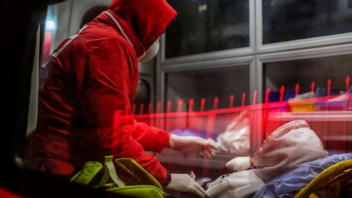 Durante festejo de Año Nuevo, adolescente en Tijuana quema cohete y le estalla en la mano