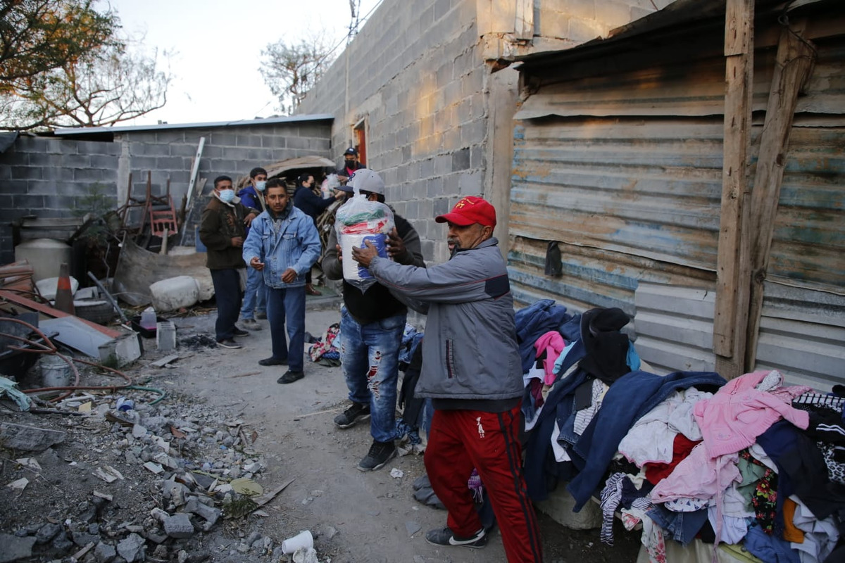 Da Nuevo León apoyo a familias afectadas por incendio en Monterrey. Foto: Especial