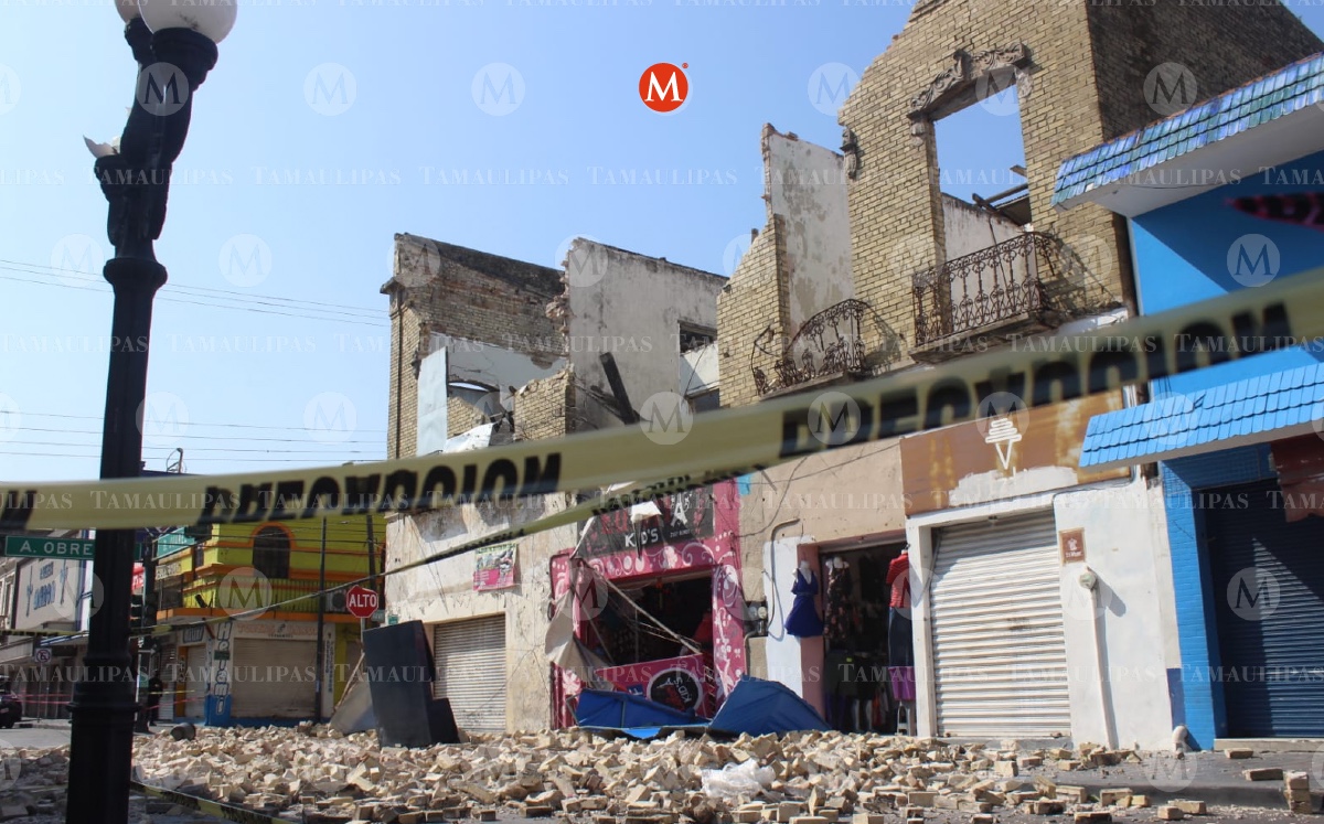 Norte derrumba parte de edificio en Tampico. (Sergio Sánchez)