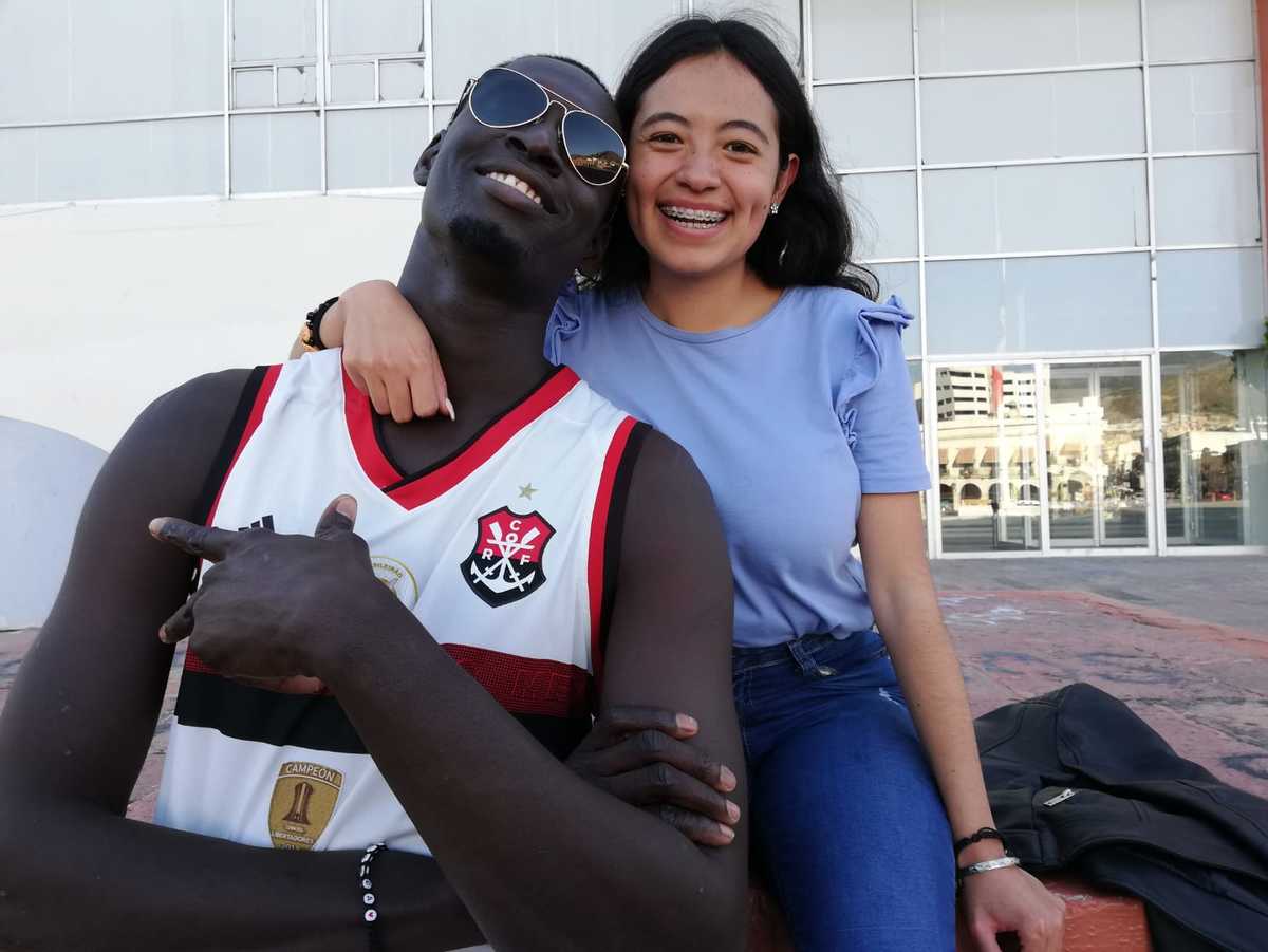 Pese a tener un español limitado Cheikh  se comunica sin problema y reconoce que la gente de Pachua le ha tratado bien (Alejandro Reyes)