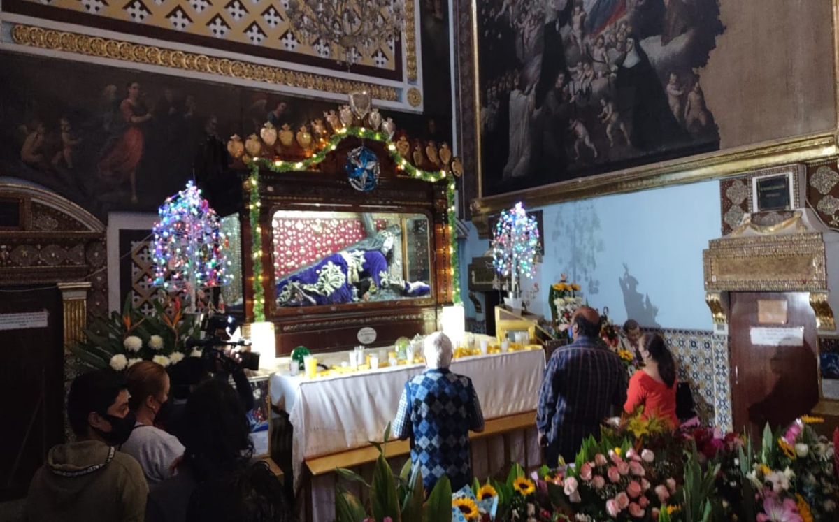 Poblanos visitan al Señor de Las Maravillas en Santa Mónica | Jaime Carrera