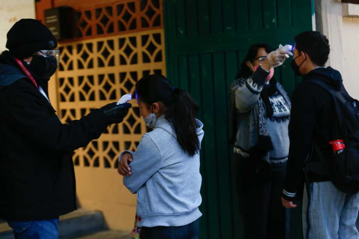 El experto recomendó las clases híbridas ante ómicron | Araceli López