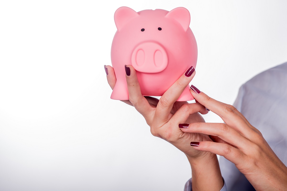 Las inversiones ayudan a mantener seguro el dinero y a no perder su valor. (freepik.es)