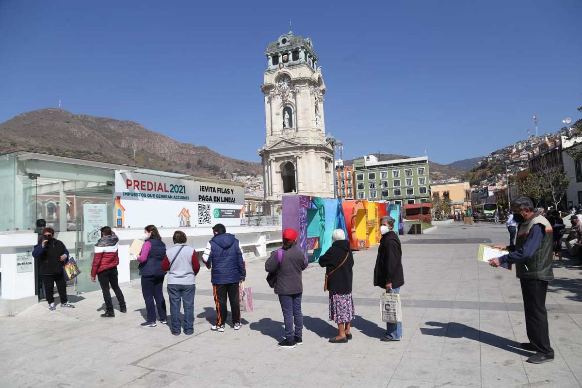 Pago del predial en plaza Independencia. (Jorge Sánchez)