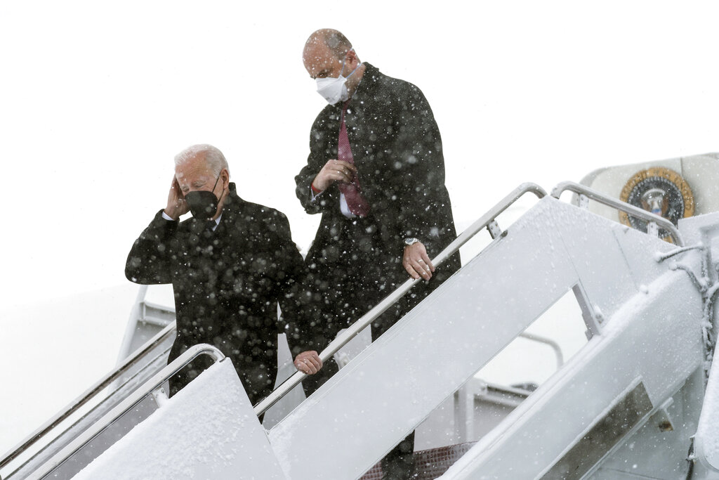 El presidente Biden llegando en el 'Air Force One' a la Base de la Fuerza Aérea Andrews, Maryland. (AP)