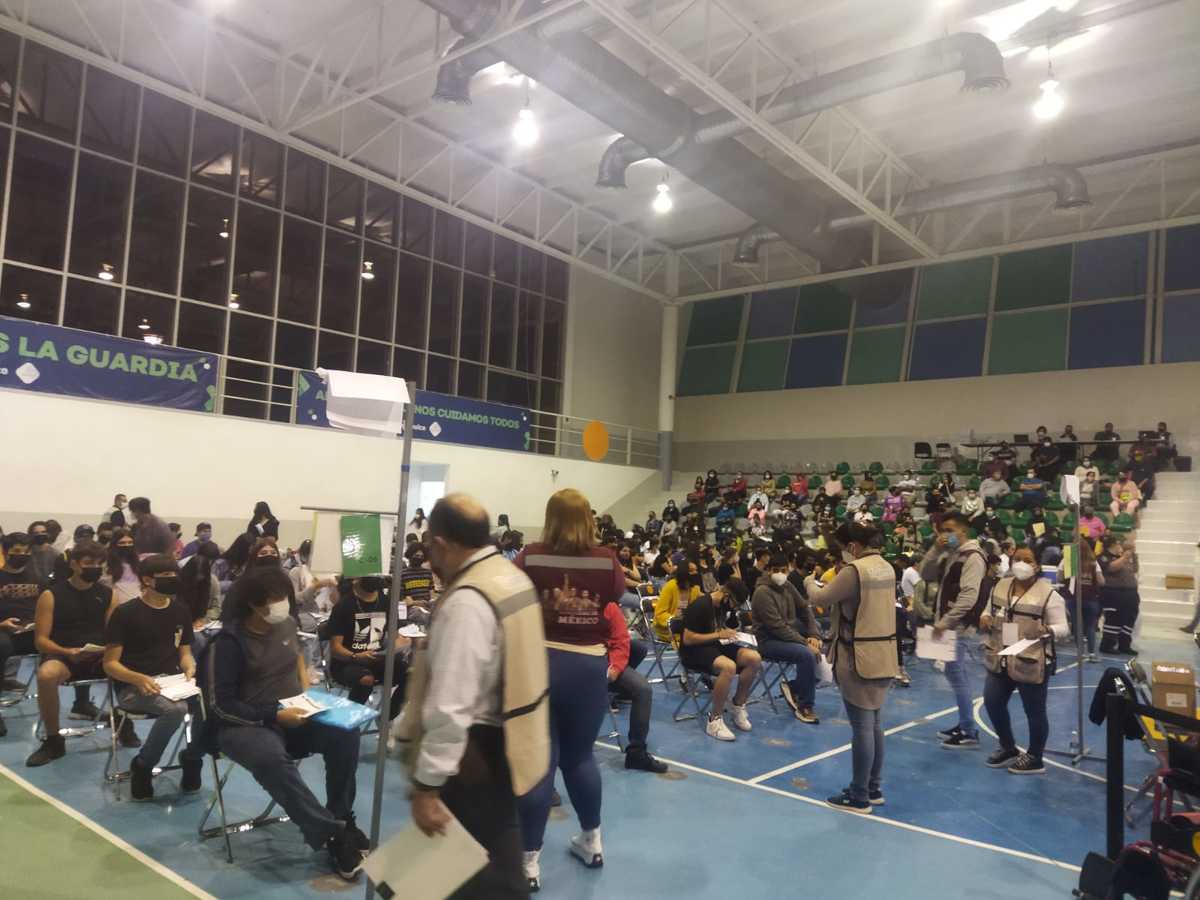 Asistentes reportan retrasos en citas de vacunación covid-19 en CATlajomulco (Usi Toledo)