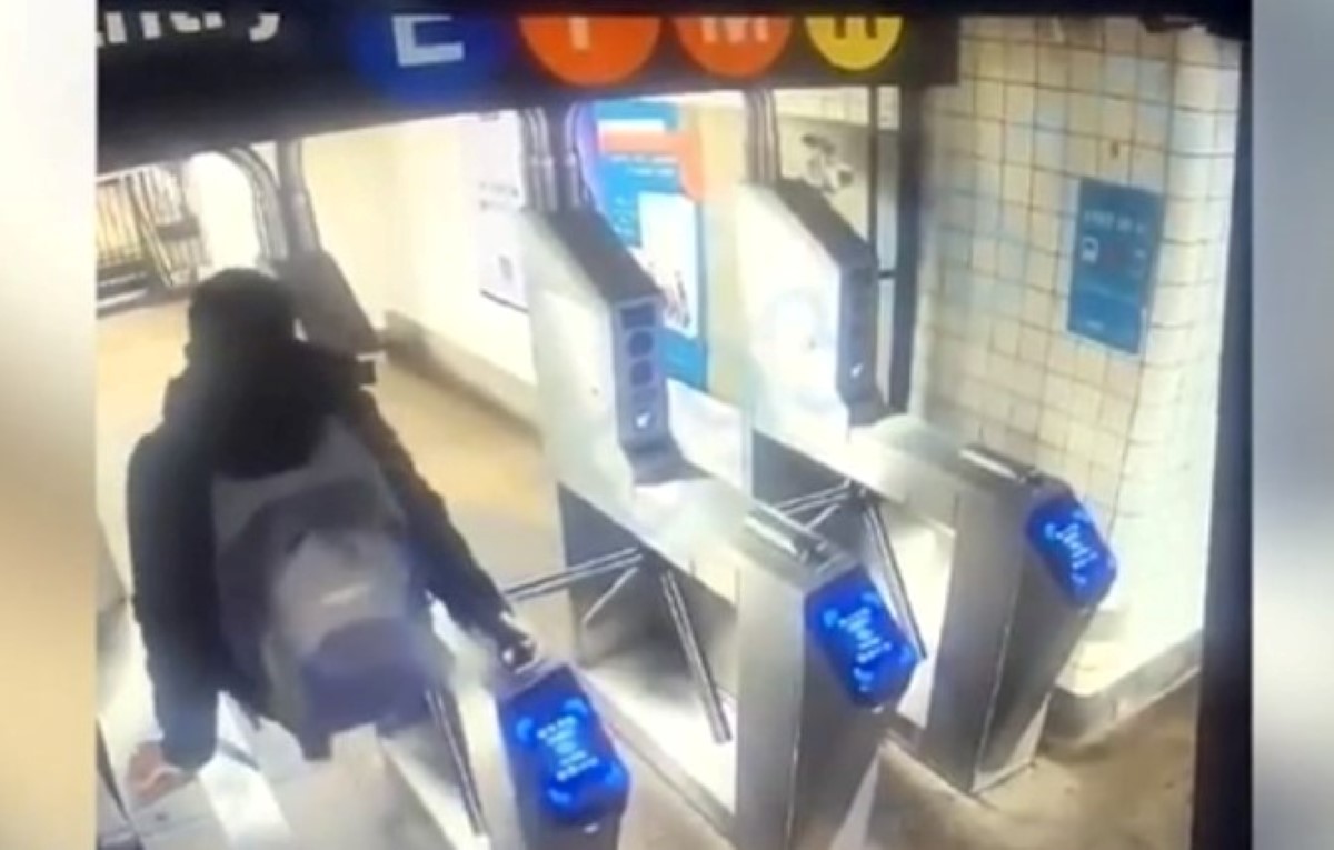 El hombre murió tras intentar saltar los torniquetes del metro en Nueva York. | Especial