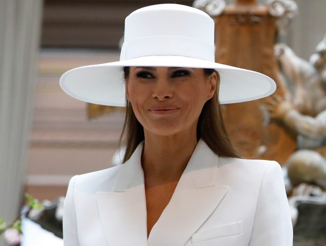 Melania Trump subastará sombreo blanco a cambio de "NFT" (AFP)
