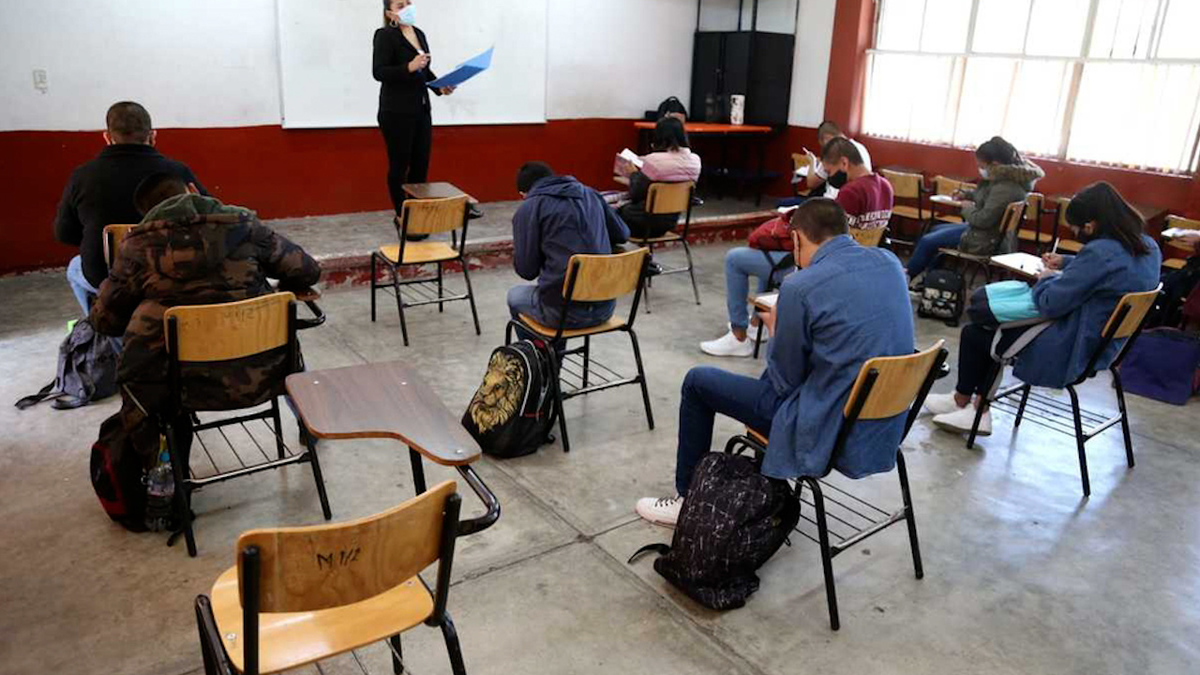Regreso a clases en 2022 será en tres etapas: Atilano Rodríguez