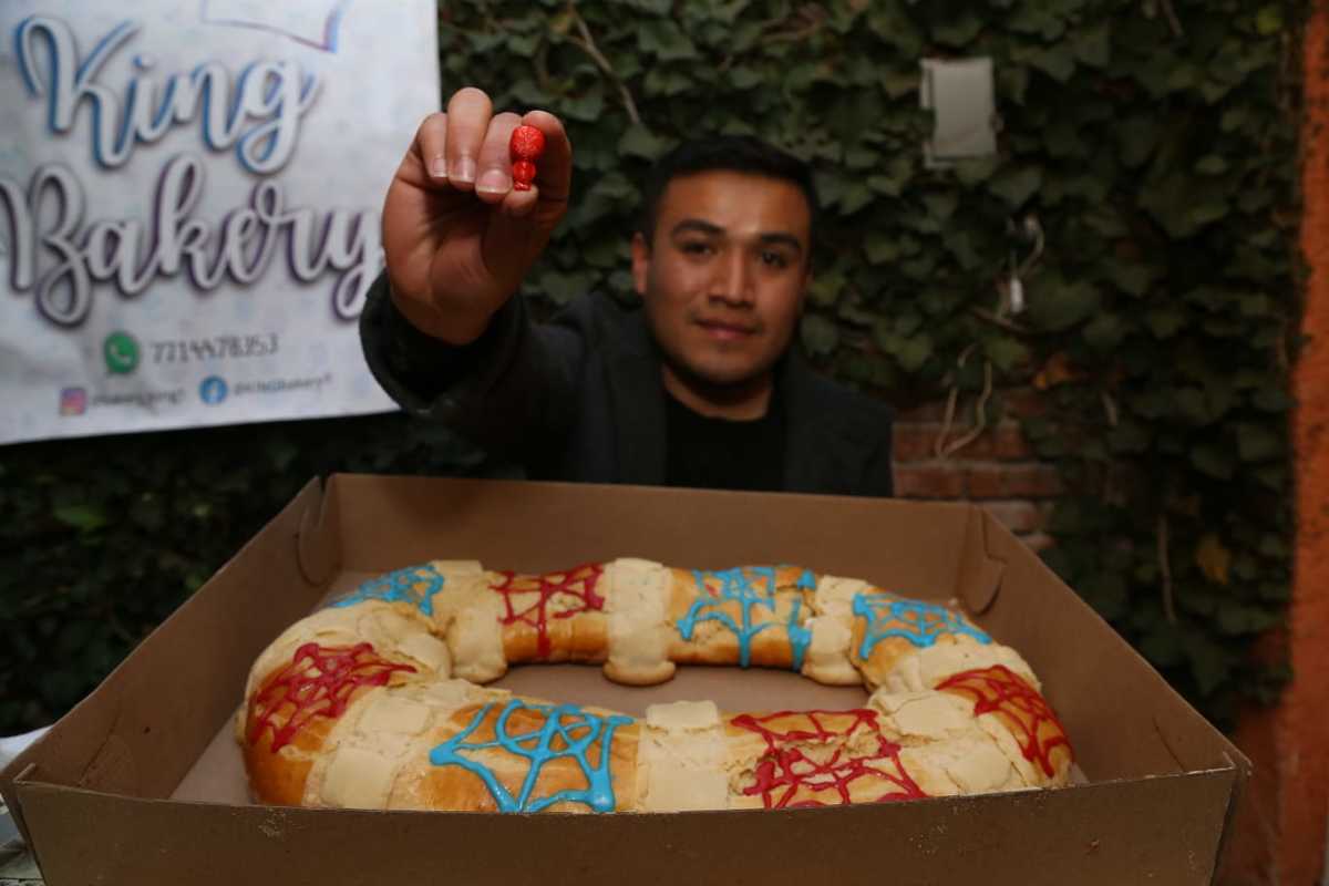Rosca de reyes con temática de Spider-Man. (Jorge Sánchez)