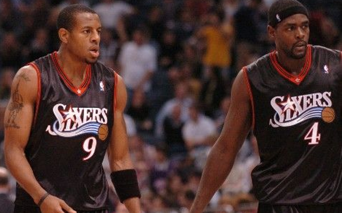 El simple gesto de Andre Iguodala con Chris Webber que le dio un Rolex (Getty Images)