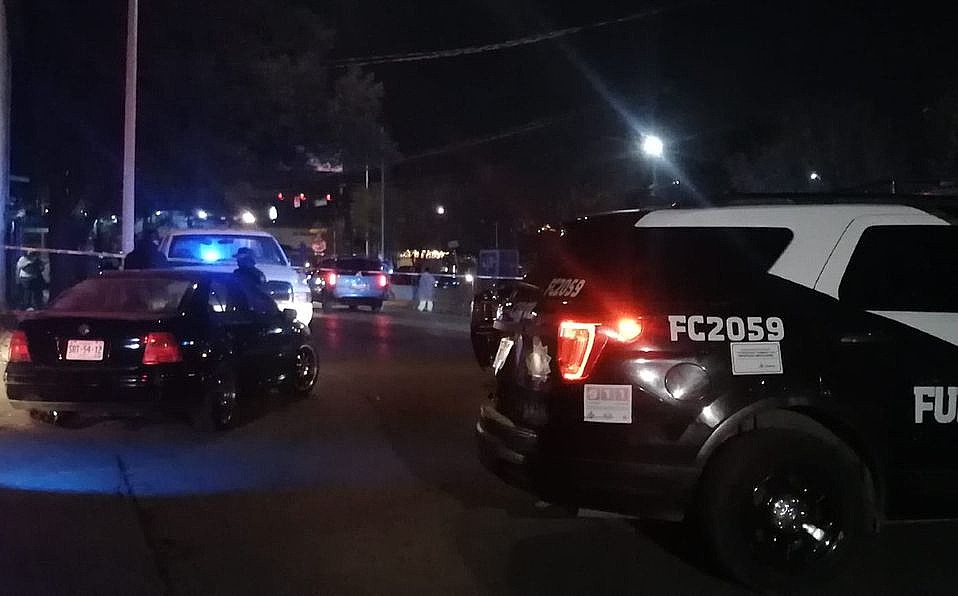 Asesinan a pareja en la avenida Ruiz Cortines, en Monterrey. Foto: Miranda Arias.