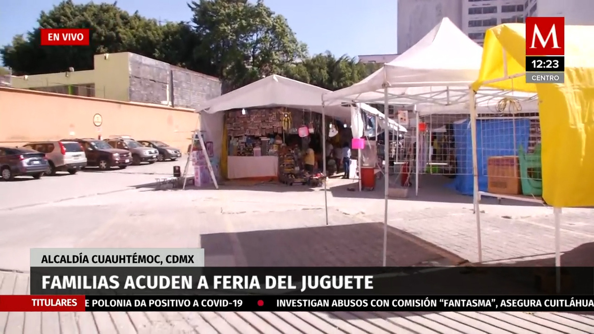 Familias acuden a feria del juguete en alcaldía Cuauhtémoc, CDMX