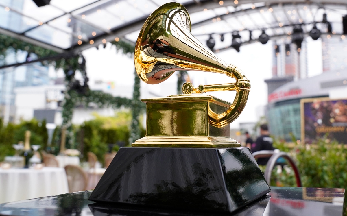 Grammy  posponen ceremonia por casos de ómicron (AP).