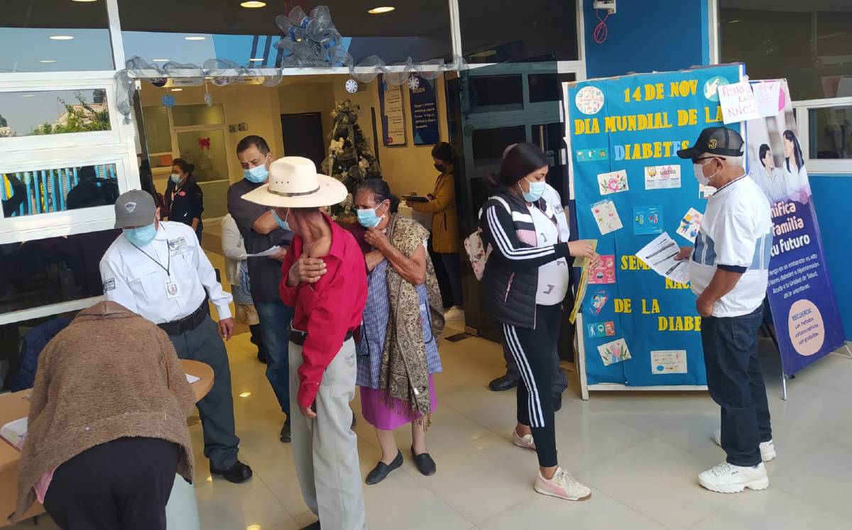 En Guanajuato se reanudó la vacunación covid de refuerzo en 44 municipios.