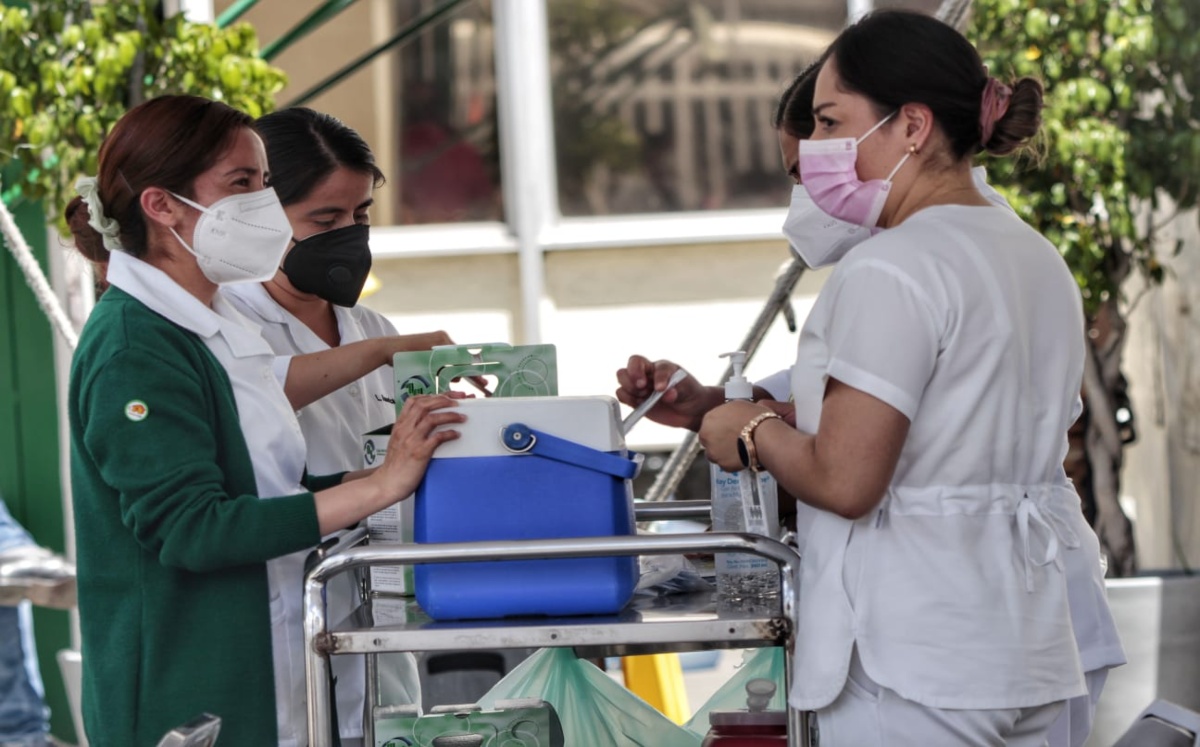 Maestros en Puebla recibirán refuerzo contra covid de Moderna | Melanie Torres